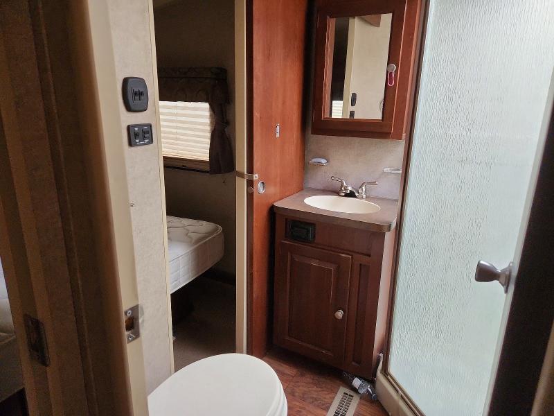 Продажа на аукционе авто 2015 Rockwood Trailers, vin: 4X4FRLD24F1865290, номер лота: 49657026