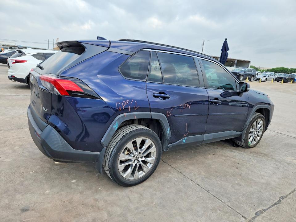 51163576 :رقم المزاد ، 2T3C1RFV5MW151404 vin ، 2021 Toyota Rav4 مزاد بيع