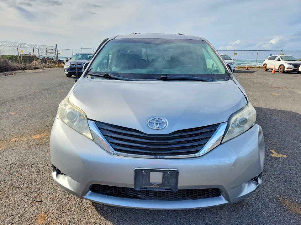 48404616 :رقم المزاد ، 5TDKK3DC4CS237245 vin ، 2012 Toyota Sienna مزاد بيع
