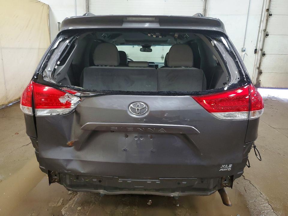 49628156 :رقم المزاد ، 5TDDK3DC5ES086962 vin ، 2014 Toyota Sienna مزاد بيع