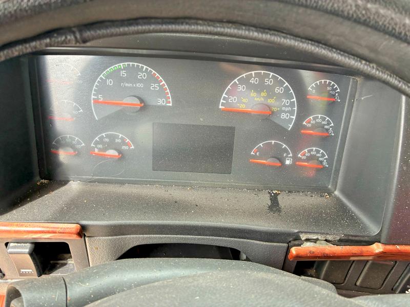 50448876 :رقم المزاد ، 4V4NC9KK87N466664 vin ، 2007 Volvo Vn مزاد بيع