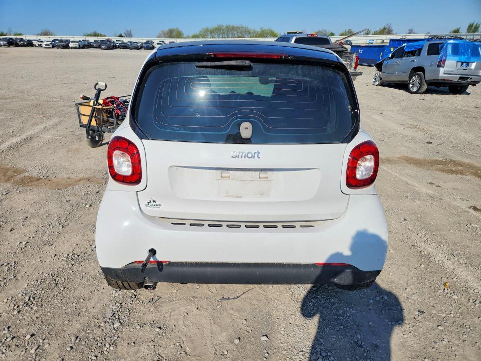 Продаж на аукціоні авто 2016 Smart Fortwo, vin: WMEFJ5DA5GK057642, номер лоту: 49142986
