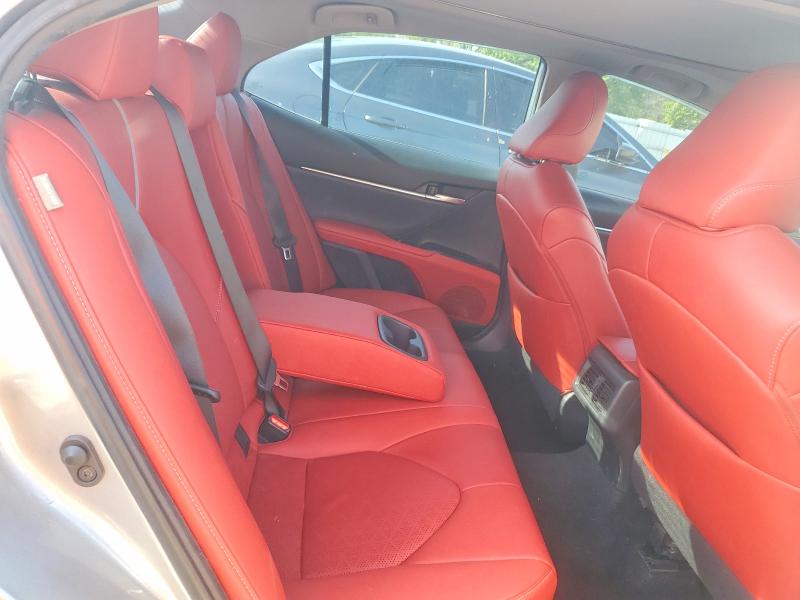 50964466 :رقم المزاد ، 4T1B61HK0KU251921 vin ، 2019 Toyota Camry مزاد بيع