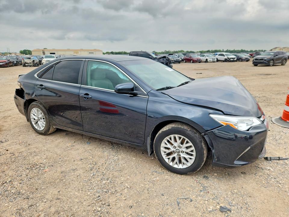 51262826 :رقم المزاد ، 4T1BF1FK1HU655001 vin ، 2017 Toyota Camry مزاد بيع
