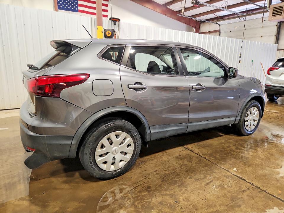50237926 :رقم المزاد ، JN1BJ1CR9JW256483 vin ، 2018 Nissan Rogue Sport مزاد بيع