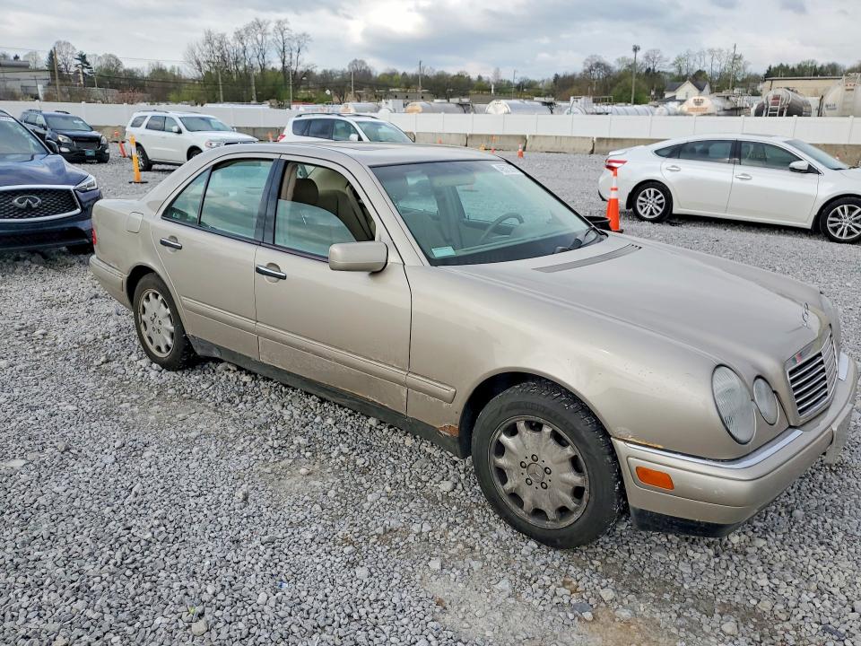 1999 Mercedes-benz E მანქანა იყიდება აუქციონზე, vin: WDBJF65H0XA834065, აუქციონის ნომერი: 49573976