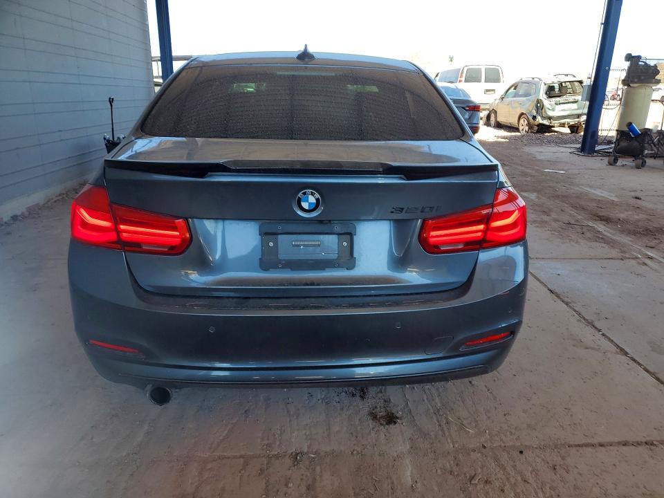 49975206 :رقم المزاد ، WBA8E1G58JNU91981 vin ، 2018 Bmw 320 مزاد بيع
