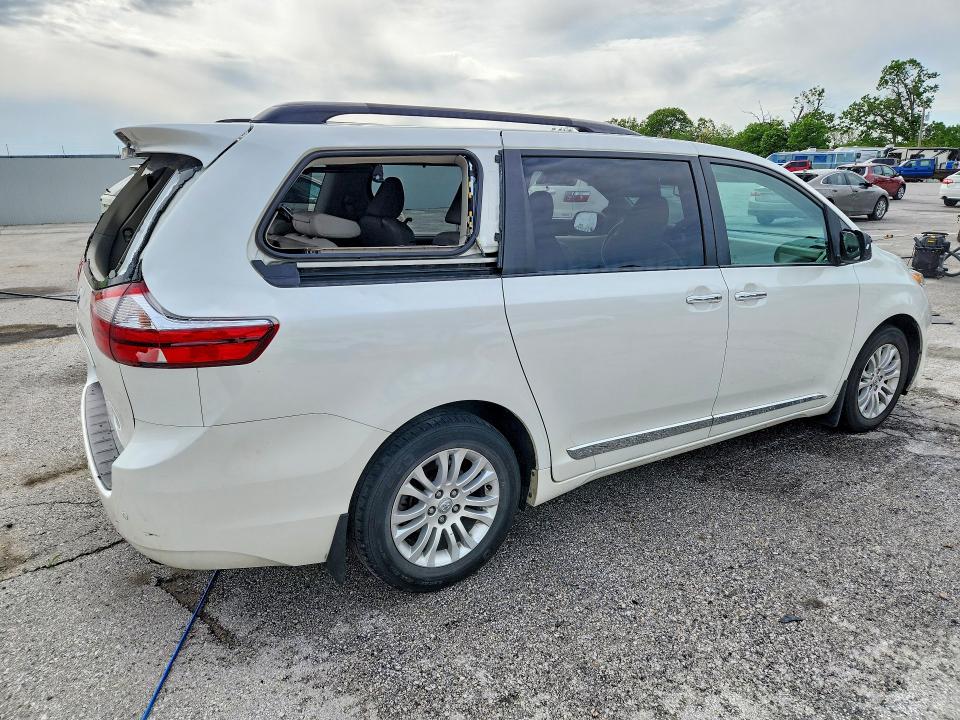 Продаж на аукціоні авто 2017 Toyota Sienna, vin: 5TDYZ3DC3HS821214, номер лоту: 51894356