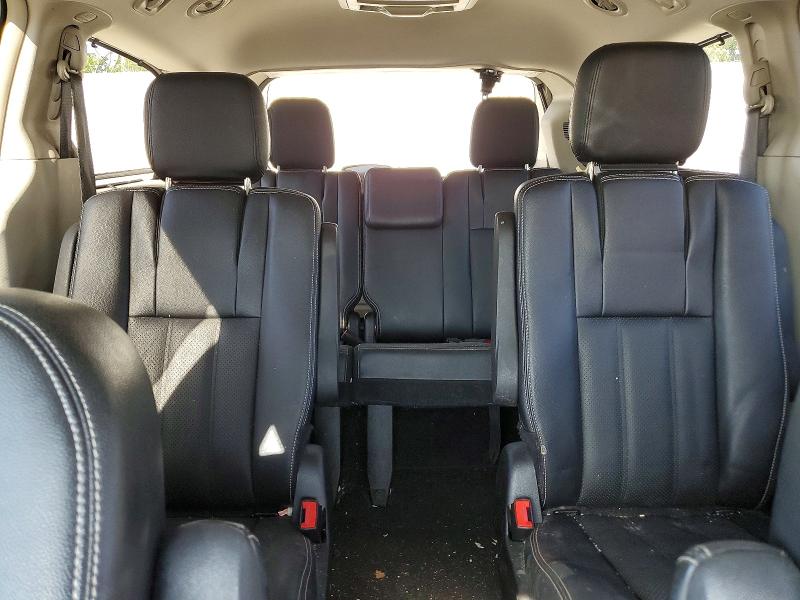 50496946 :رقم المزاد ، 2C4RC1CG4FR674924 vin ، 2015 Chrysler Town&count مزاد بيع