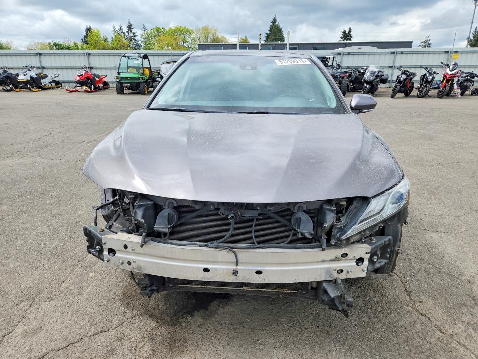 51209816 :رقم المزاد ، 4T1BZ1HK1JU006924 vin ، 2018 Toyota Camry مزاد بيع