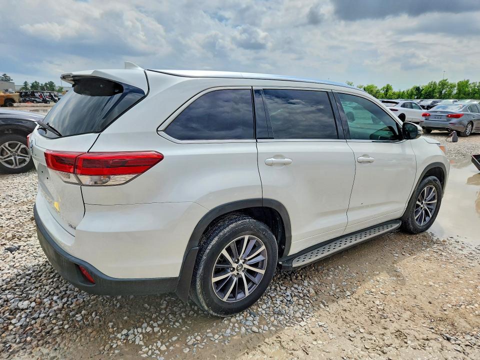 51019626 :رقم المزاد ، 5TDKZRFH4HS517133 vin ، 2017 Toyota Highlander مزاد بيع