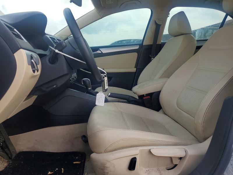 49687106 :رقم المزاد ، 3VW637AJ2EM214569 vin ، 2014 Volkswagen Jetta مزاد بيع