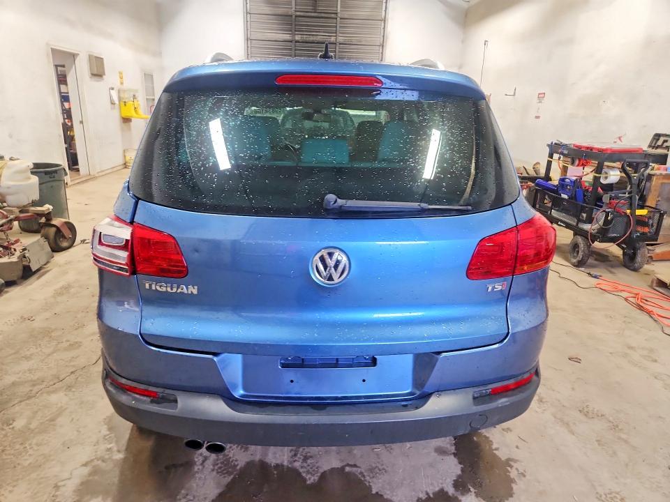 49838106 :رقم المزاد ، WVGRV7AX8HK025608 vin ، 2017 Volkswagen Tiguan مزاد بيع