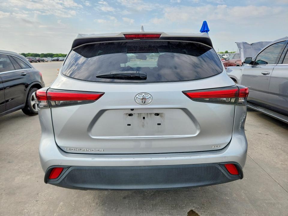 50215376 :رقم المزاد ، 5TDGZRAH9MS076011 vin ، 2021 Toyota Highlander مزاد بيع