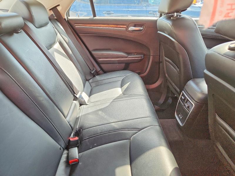 49042766 :رقم المزاد ، 2C3CCARG6JH324954 vin ، 2018 Chrysler 300 مزاد بيع