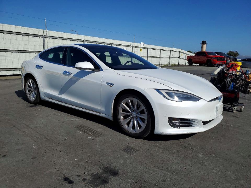 51185246 :رقم المزاد ، 5YJSA1E25GF143057 vin ، 2016 Tesla Model S مزاد بيع
