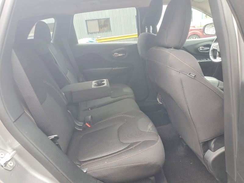 49841106 :رقم المزاد ، 1C4PJMCS6HW525542 vin ، 2017 Jeep Cherokee مزاد بيع
