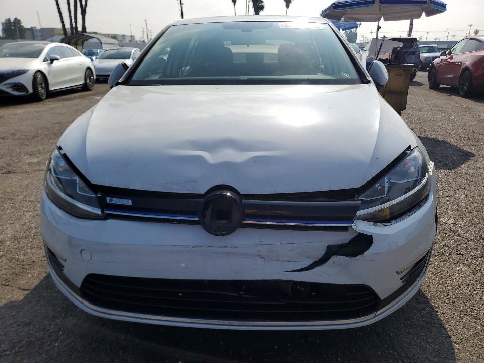 52075906 :رقم المزاد ، WVWKR7AU9JW907241 vin ، 2018 Volkswagen E-golf مزاد بيع