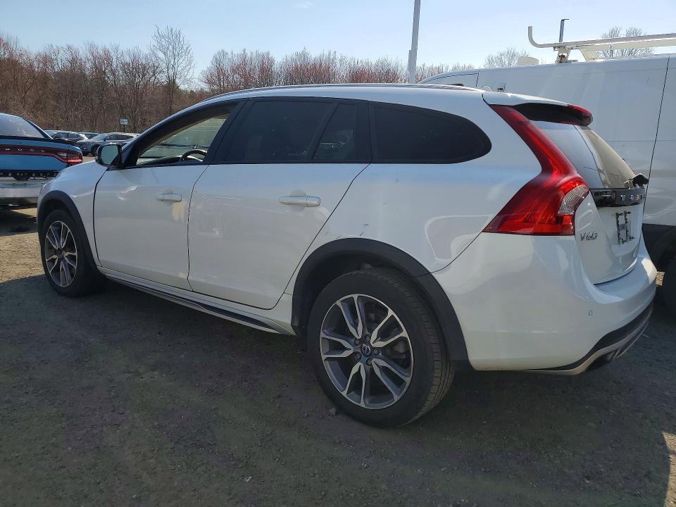 2015 Volvo V60 Cross Country მანქანა იყიდება აუქციონზე, vin: YV4612HK1F1000646, აუქციონის ნომერი: 49446676