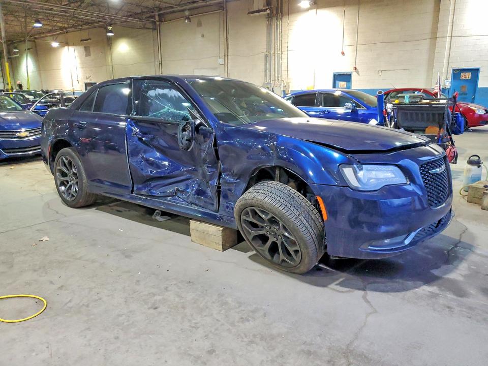 Продажа на аукционе авто 2015 Chrysler 300, vin: 2C3CCABT4FH867850, номер лота: 49127626