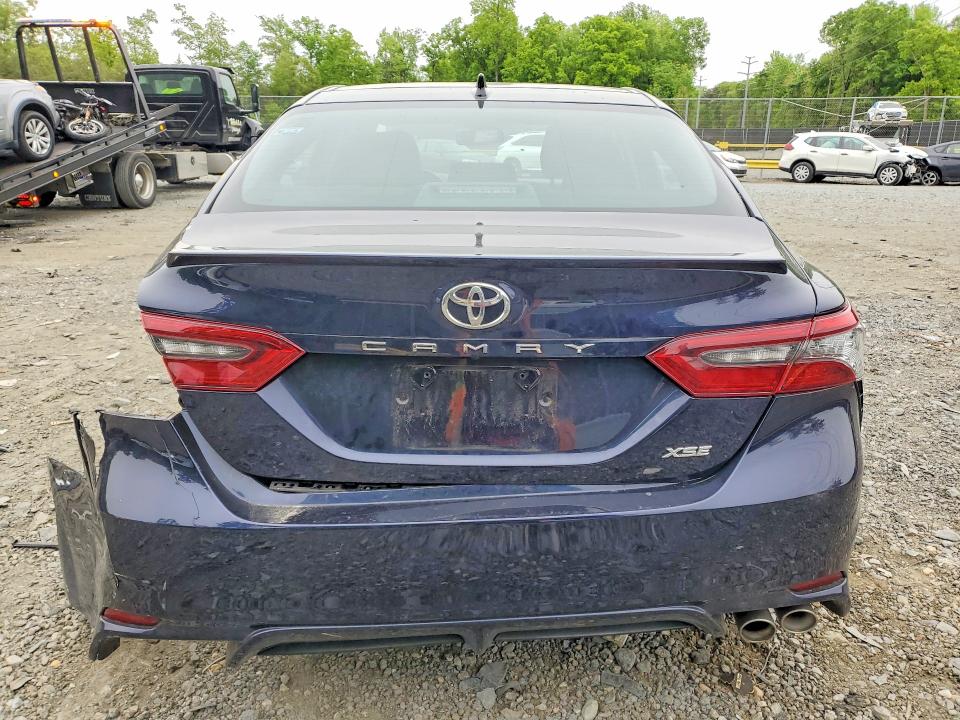 51329796 :رقم المزاد ، 4T1K61AKXNU702884 vin ، 2022 Toyota Camry مزاد بيع