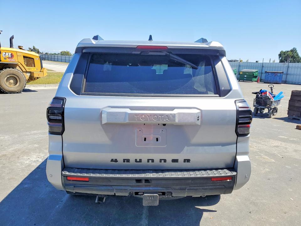 51896256 :رقم المزاد ، JTEVA5BR2T5090752 vin ، 2026 Toyota 4runner مزاد بيع