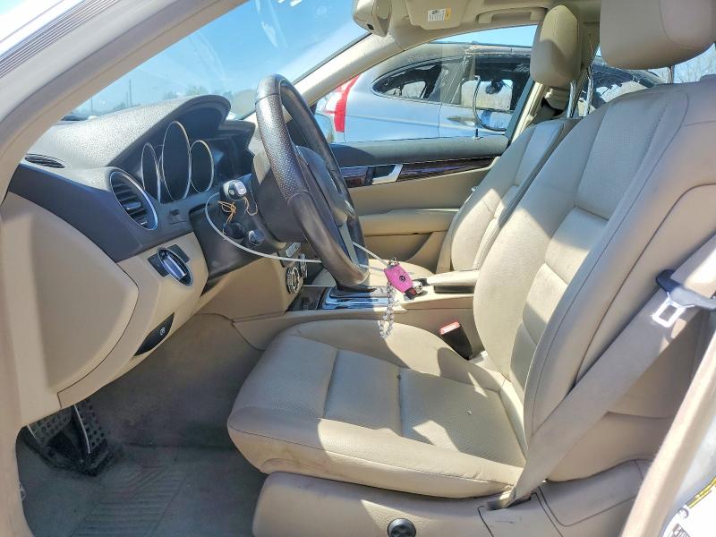 50549526 :رقم المزاد ، WDDGF8AB5EA966542 vin ، 2014 Mercedes-benz C مزاد بيع