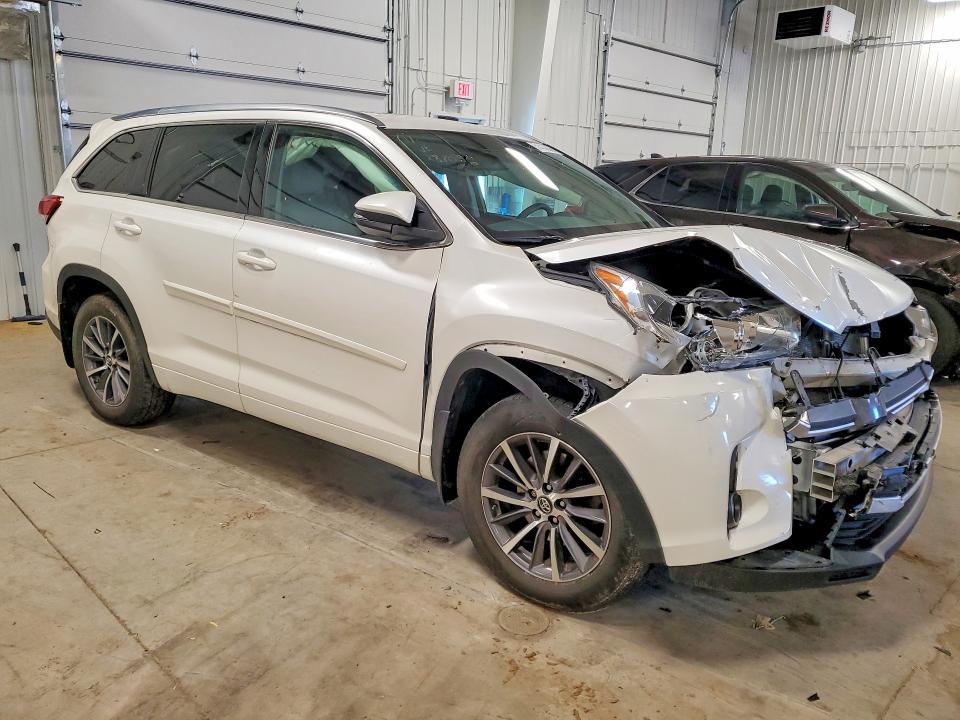 Aukcja sprzedaży 2018 Toyota Highlander, vin: 5TDJZRFH1JS811767, numer aukcji: 51414036