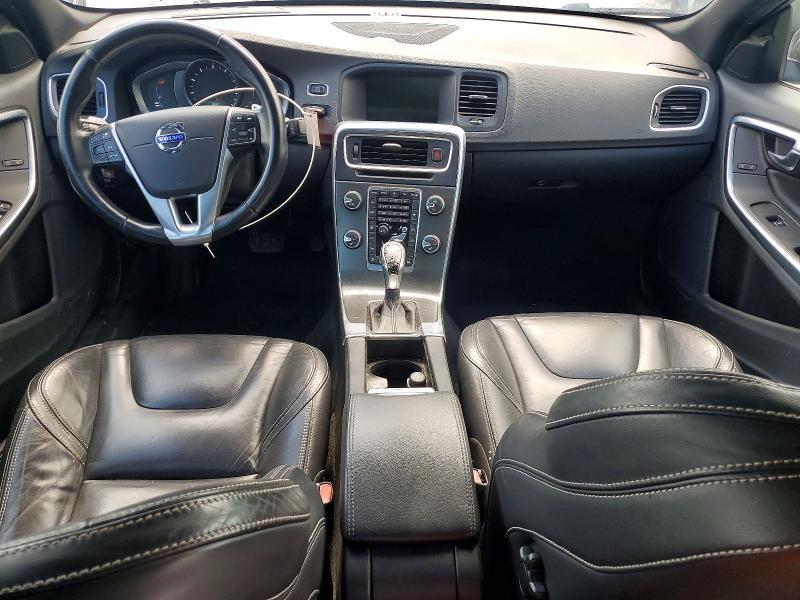 41631096 :رقم المزاد ، YV1612TD9F2306557 vin ، 2015 Volvo S60 مزاد بيع