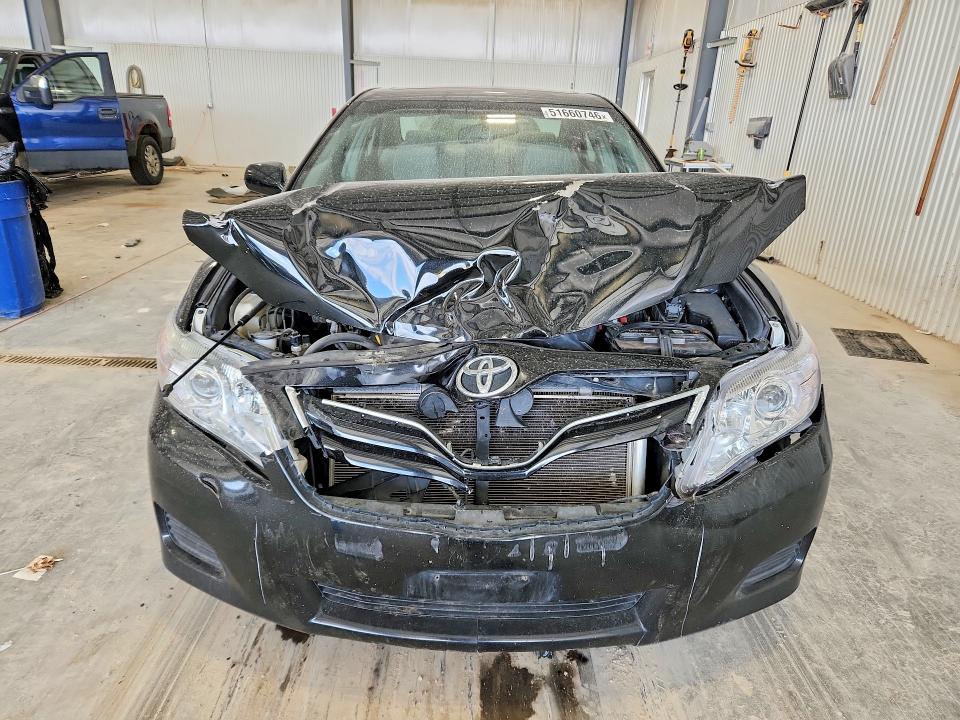 51660746 :رقم المزاد ، 4T4BF3EK3AR060806 vin ، 2010 Toyota Camry مزاد بيع