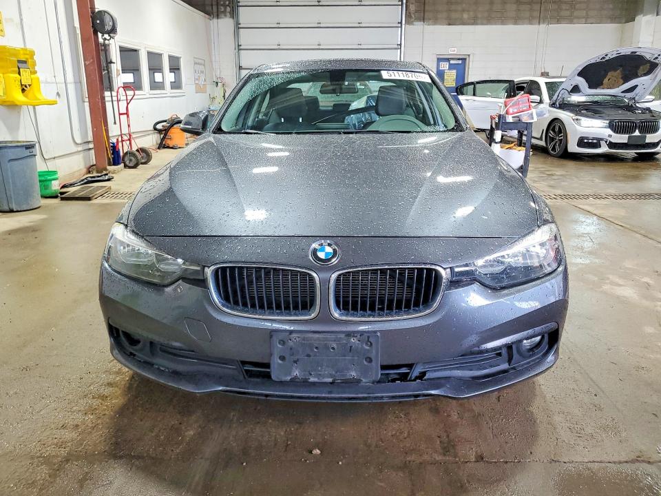 51118706 :رقم المزاد ، WBA8E5G36HNU44397 vin ، 2017 Bmw 320 مزاد بيع