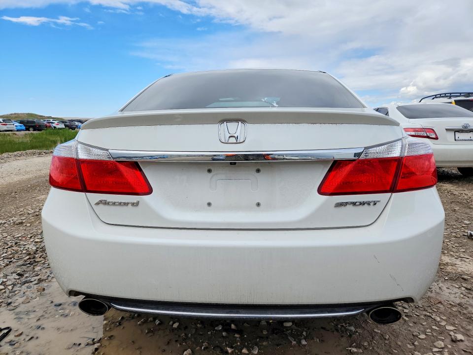 51445506 :رقم المزاد ، 1HGCR2F57FA252981 vin ، 2015 Honda Accord مزاد بيع