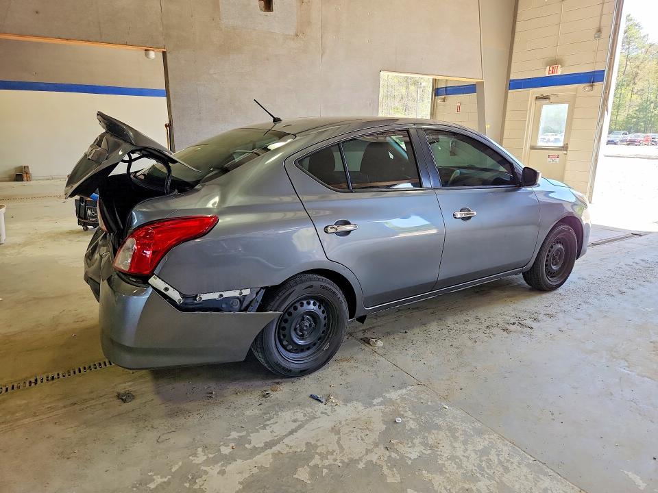 48750596 :رقم المزاد ، 3N1CN7AP4JL878816 vin ، 2018 Nissan Versa مزاد بيع
