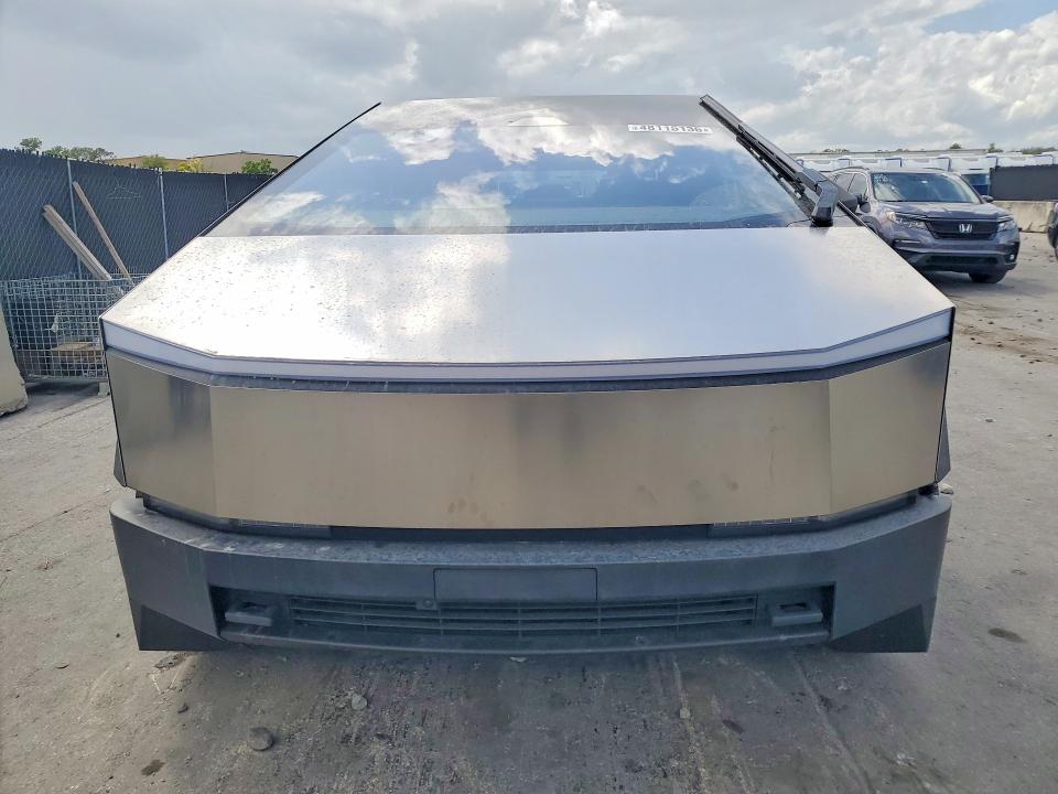 48115136 :رقم المزاد ، 7G2CEHED8RA050601 vin ، 2024 Tesla Cybertruck مزاد بيع