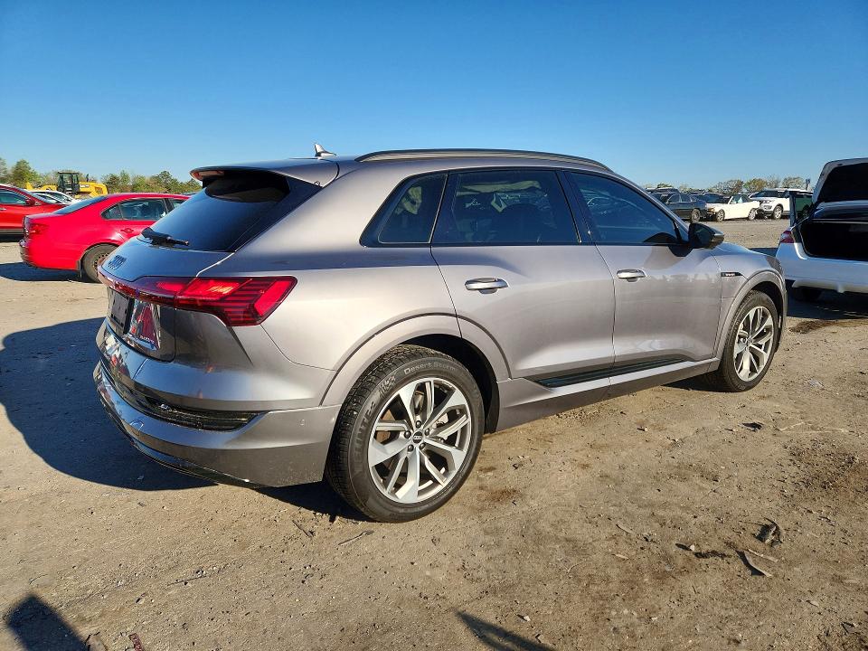 Aukcja sprzedaży 2021 Audi E-tron, vin: WA1LAAGEXMB010704, numer aukcji: 49129056