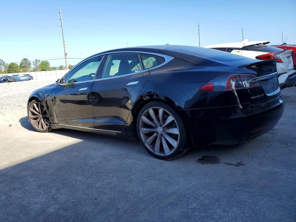 46868736 :رقم المزاد ، 5YJSA1E22JF248811 vin ، 2018 Tesla Model S مزاد بيع