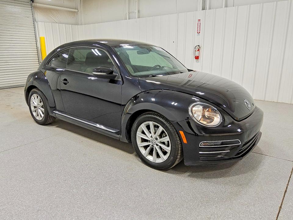 48653876 :رقم المزاد ، 3VWJ17AT0HM612496 vin ، 2017 Volkswagen Beetle مزاد بيع