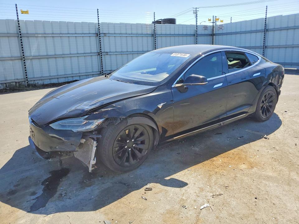 51371646 :رقم المزاد ، 5YJSA1E27JF280895 vin ، 2018 Tesla Model S مزاد بيع