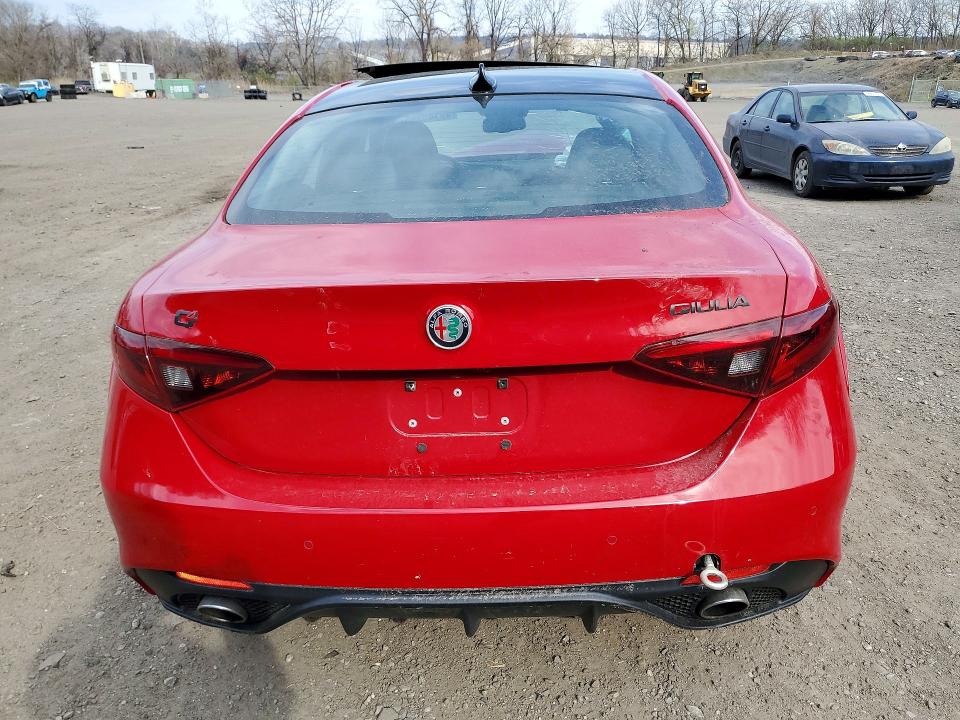 2018 Alfa Romeo Giulia მანქანა იყიდება აუქციონზე, vin: ZARFAEEN7J7597672, აუქციონის ნომერი: 49145396