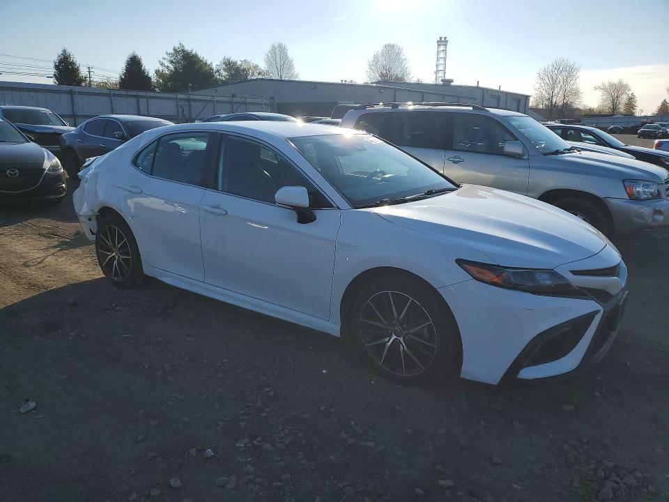 2022 Toyota Camry Hybrid მანქანა იყიდება აუქციონზე, vin: 4T1G31AK0NU579966, აუქციონის ნომერი: 47979726