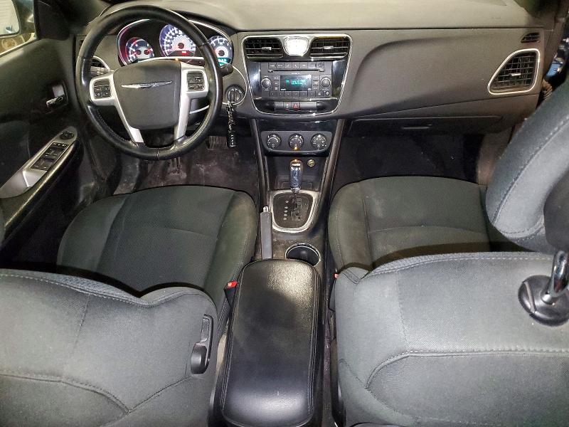 49265366 :رقم المزاد ، 1C3BC2EG2BN589421 vin ، 2011 Chrysler 200 مزاد بيع