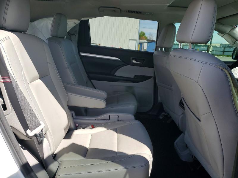 Продажа на аукционе авто 2018 Toyota Highlander, vin: 5TDJZRFH4JS883515, номер лота: 49021686