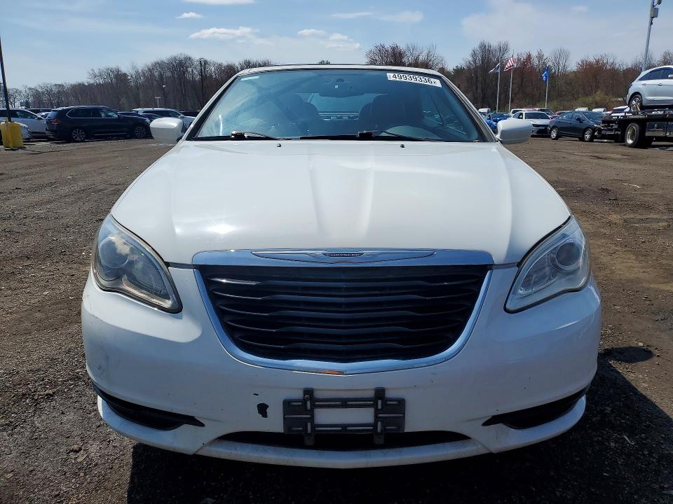 49939336 :رقم المزاد ، 1C3BC8EG8BN611327 vin ، 2011 Chrysler 200 مزاد بيع