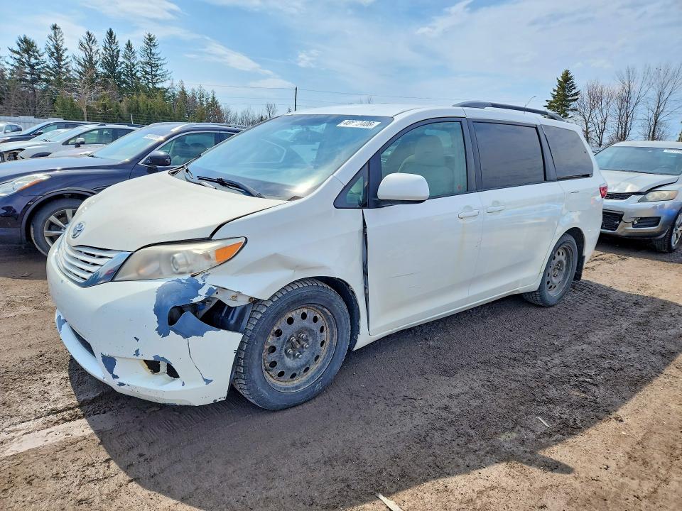 Продажа на аукционе авто 2015 Toyota Sienna, vin: 5TDKK3DC7FS605101, номер лота: 48660406