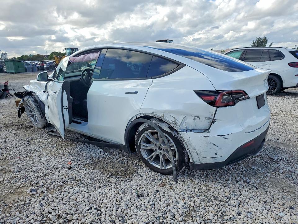 Auction sale of the 2023 Tesla Model Y, vin: 7SAYGDEE2PA194875, lot number: 49368906