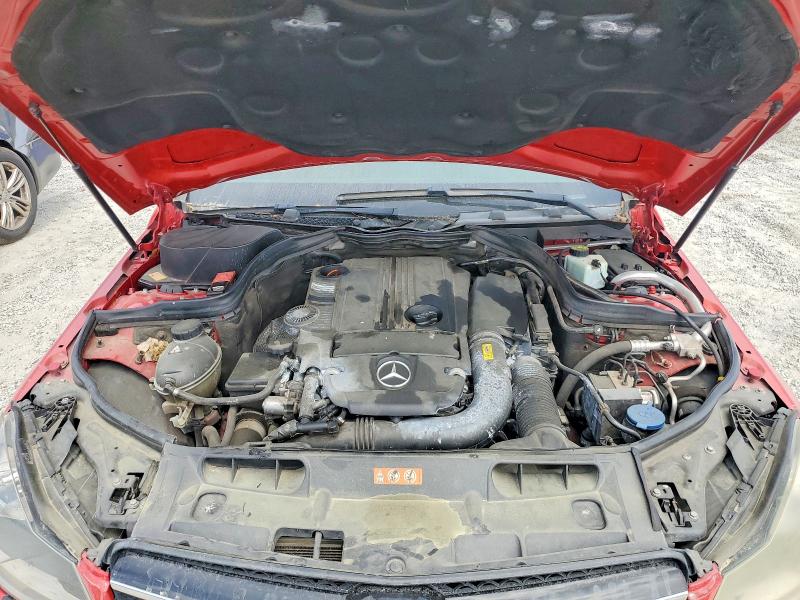 49711006 :رقم المزاد ، WDDGJ4HB5FG384338 vin ، 2015 Mercedes-benz C مزاد بيع