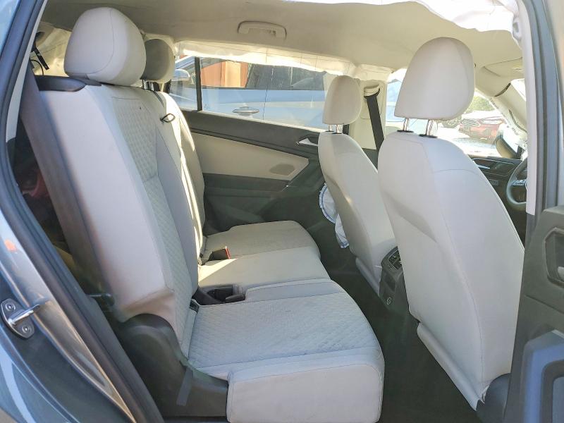 48930506 :رقم المزاد ، 3VV0B7AX4JM106093 vin ، 2018 Volkswagen Tiguan مزاد بيع