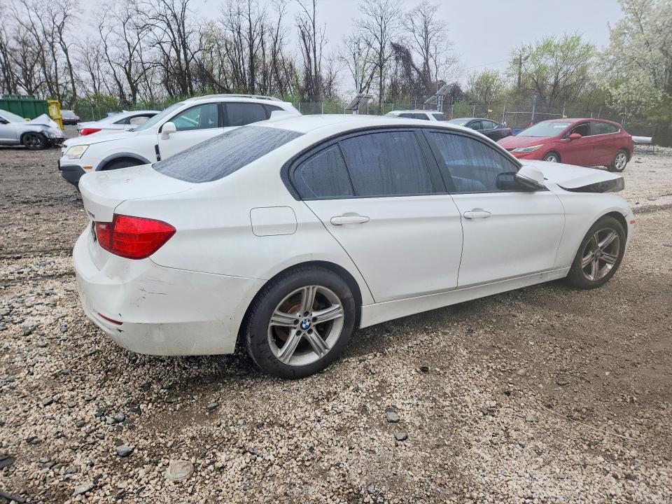 47007606 :رقم المزاد ، WBA3C3C52FK202961 vin ، 2015 Bmw 320 مزاد بيع