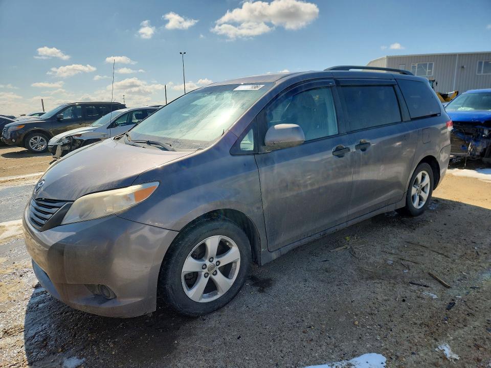 49725936 :رقم المزاد ، 5TDZK3DC9CS177901 vin ، 2012 Toyota Sienna مزاد بيع