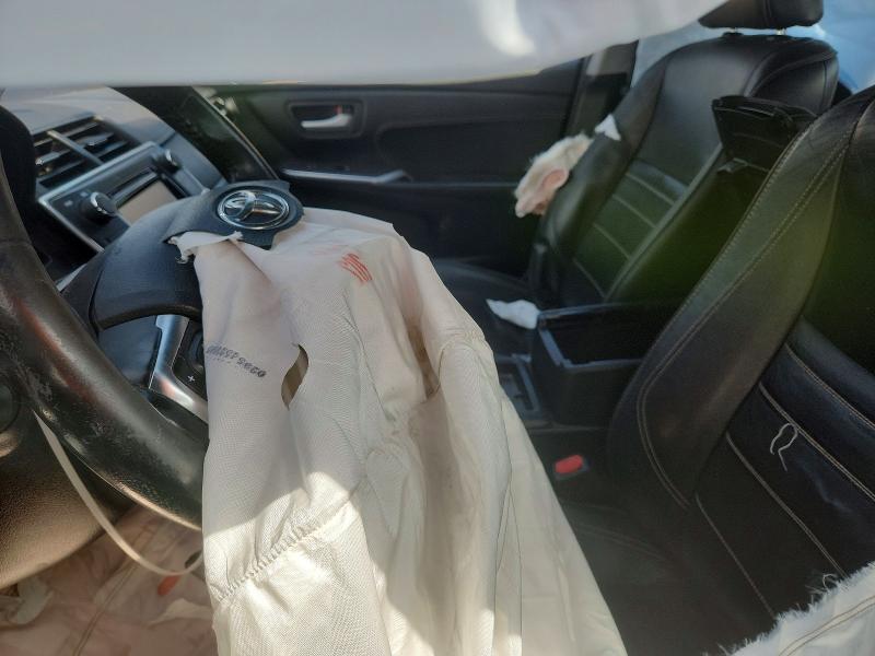 50522226 :رقم المزاد ، 4T1BD1FK7FU151443 vin ، 2015 Toyota Camry Hybrid مزاد بيع